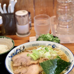 中華蕎麦 春馬 - 朝ラー（醤油）普通に九条ねぎトッピングご飯半分