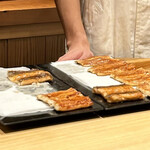 鮨 龍次郎 - 穴子が到着、終盤の合図