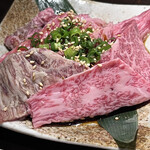 炭火焼肉 ホルモン にく式 - 