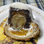 ブーランジェリー スドウ - 栗を丸ごと１個入れています。