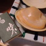 日の出 - マッチ箱より大きい８年物蛤は圧巻です