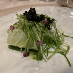 M Mugen - イカ、芽ねぎ、キャビアは塩味の役割で乗せている