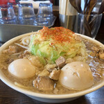 大勝軒 しのや - 背脂にんにくがっつり系♡煮干しラーメン‼️