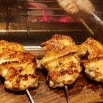 やき鳥 卍郎 - 手羽先