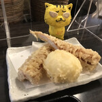 讃岐うどん 白庵 - そこに、ちくわ天と、半熟玉子天が、到着