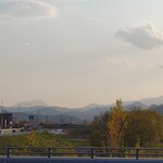 Sumire - 豊平川の上流方向。遠くに恵庭岳が霞んで見えます。