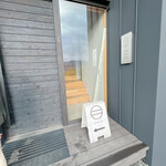 naritaya - 店舗入り口