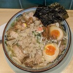 はるちゃんラーメン - ビジュアル的には背脂無い方が綺麗。
