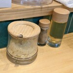 はるちゃんラーメン - 調味料　刻みニンニク、胡椒、酢