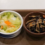 すき家 - すき家 南葛西店 鮭デラックス朝食のおしんことひじき煮