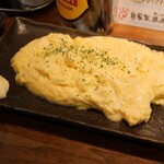 Washoku Izakaya Maru - とろーりチーズの玉子焼き