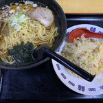 上尾飯店 - 醤油ラーメン　半チャーハンセット