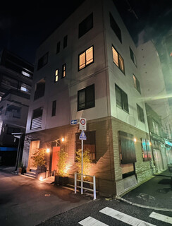 Rokkan - ◎お店は築地のマンションの一階。