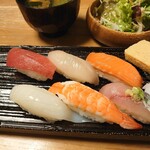 Sushi Izakaya Shibuya - 左サイド