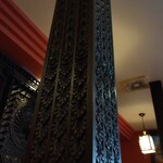 GAJUR - 柱の彫刻