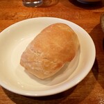 洋食佐藤 - ずっしりとしているパン　これも美味しい