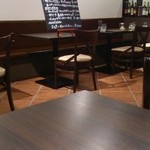 トラットリアティヴィビー - 店内とメニュー