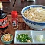 善通寺・四國館 - しょうゆかけうどん(熱 大) このボリュームで270円は激安!!