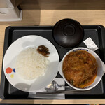 松屋 - 彩り野菜煮込みハンバーグカレー［900円］