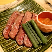 別邸 壽 - 山形牛のたたき。香ばしくて旨味たっぷり。