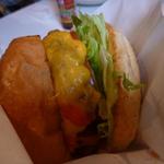 エスビーダイナー コウベ - チーズバーガーこのボリュームです。