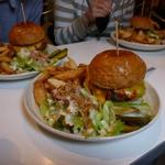 エスビーダイナー コウベ - バンズもパテもボリュームアップ