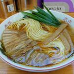 中華そば専門店 笠北 - 笠岡らーめん 並盛 (税込)700円 ※角度を変えて(2022.11.19)