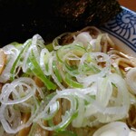 中華そば 多賀野 - しっかりと水にさらされた美味いネギ。