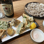お蕎麦 結 - 田舎蕎麦、野菜天、地アジ天、そして赤星　セットのデザートは勿論、ご飯モノも要らんので、この組み合わせが良い