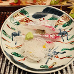 緒方 - 【写真⑤】真鯛の身&真鯛の皮(朝〆)(兵庫県明石市)、青檸檬(広島県尾道市高根島)果汁掛け