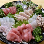 居酒屋いいの - 刺身盛り(これで2人前)