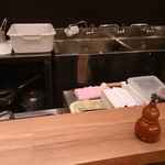 もち豚とんかつ たいよう - 厨房内が綺麗な点が個人的には好感触でした。