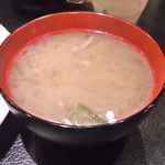 もち豚とんかつ たいよう - 豚汁は豚の出汁が効いて旨味があり
      そして野菜が具だくさんで美味しい