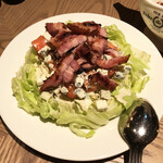 Peter Luger Steak House Tokyo - 1. アイスバーグレタスのウェッジサラダ