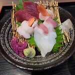 小松水産の海鮮丼 - お刺身3点盛り