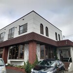 とわいらいと - 店舗外観。車で来店した方は、店内で受付票に名前と携帯番号を記載して、車で連絡待ちするスタイル。車以外の方は、店内待ち。