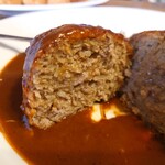 とわいらいと - 挽き肉ミチミチ❗デミグラスソースも旨い❗んだけど、ハンバーグ自体の味付けが「先ず旨い❗」
