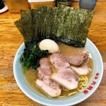 ラーメン六角家 - チャーシューメン ¥900、たまごサービス