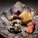 TOSAGE - セモリナ粉でカラッと揚げられ、身はふっくらと美味しい鱧。大根+キャビアの薬味は面白く、美味しいもの。キャビアライムのプチプチと爽やかな酸味もいいアクセントです。