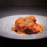 TOSAGE - ソースはピリッと辛いアラビアータ。ニンニクの風味もしっかりとあって美味しいソースです。