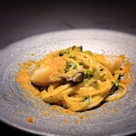 TOSAGE - 帆立は半生で大ぶりなもの。ボッタルガがたっぷりかかり、贅沢なパスタ。