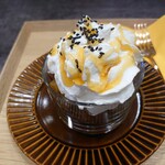 石窯 焼き芋 きょうもいも - 大学芋とホイップ、芋の蜜 590円✨カリカリの大学芋にクリームと蜜を絡めフォークで頂くという和洋折衷なひとさら。甘じょっぱくてシンプルに美味しい♪