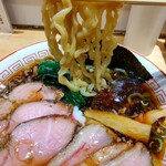 超多加水自家製手揉み麺 きたかた食堂 - 超多加水のちぢれ麺