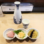 Abaraya - お通し（￥500）。鴨スモーク・ほたてヒモ・茄子味噌の三点盛り、いずれも乙な味