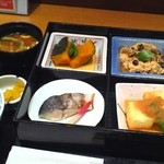 ひさだ家 名古屋 - おばんざい弁当 ¥880