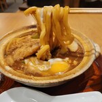 Yamamotoya Honten - 天ぷら入り味噌煮込うどんの麵リフト