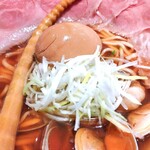 くそオヤジ最後のひとふり - あさりらーめん　レア焼豚2枚と味玉追加