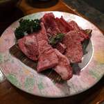 焼肉 一丁目 - カルビ肉の３種盛り合わせ