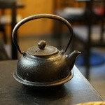 松翁 - 蕎麦湯の入った鉄瓶