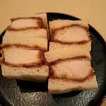 Yotsuya Shimmichi Doori Yoiyoi - 柔らかあつ肉サンド